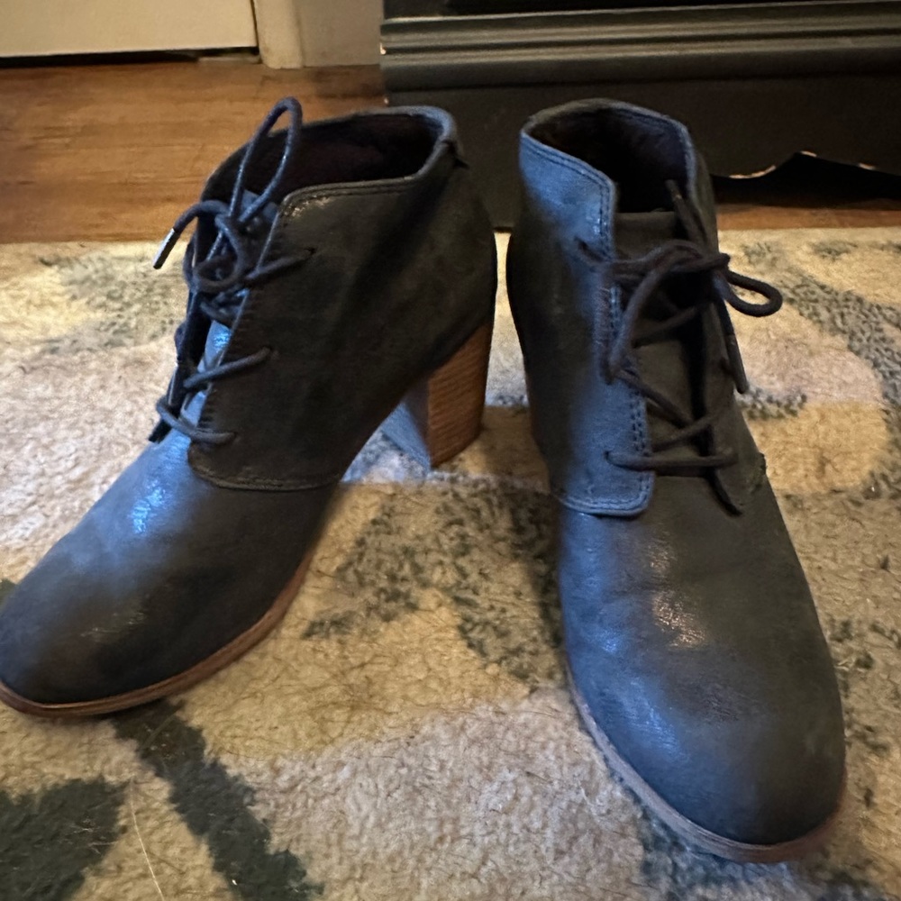 Black Tom brand heels